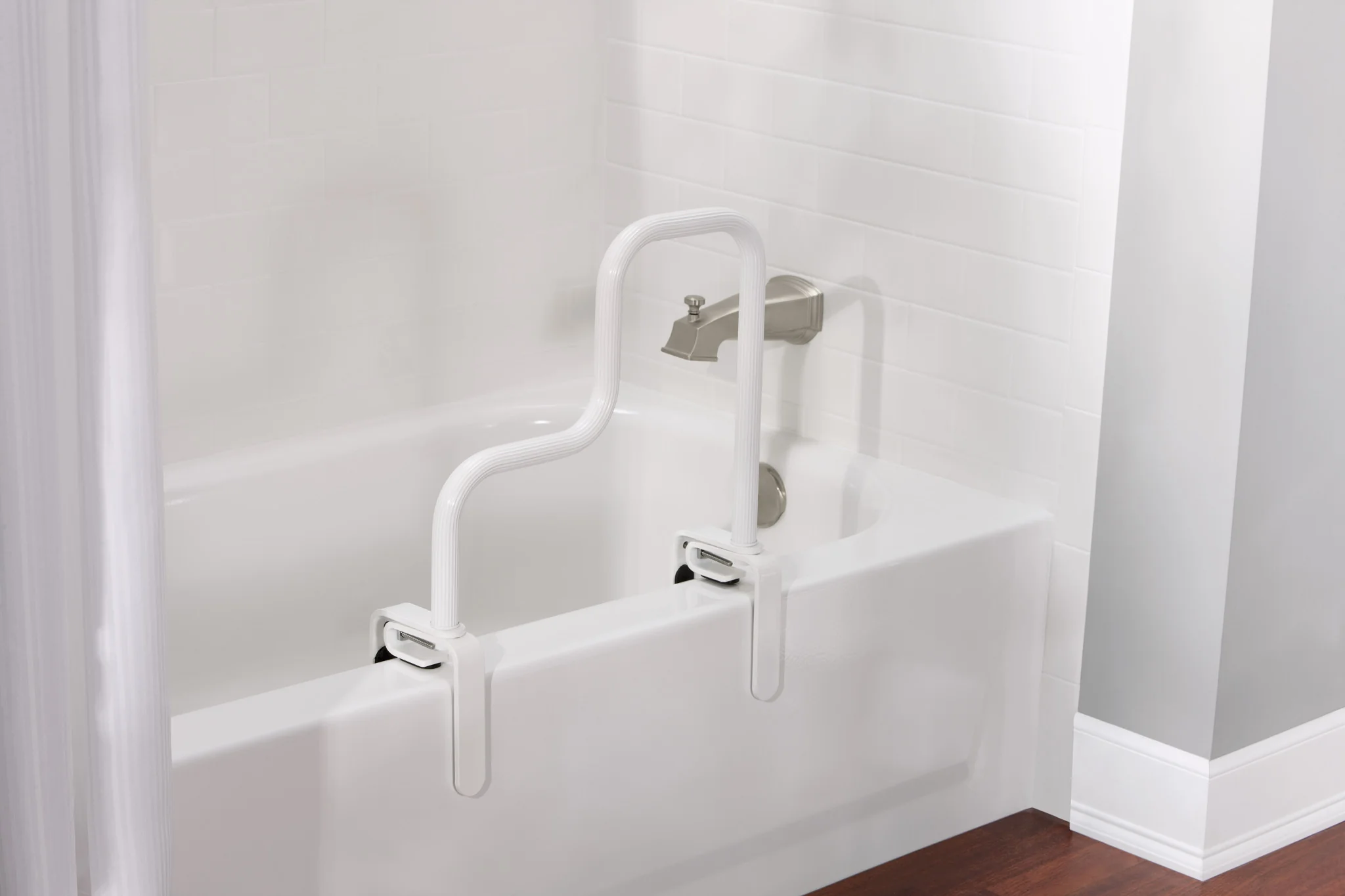 4689-Moen-Home-Care-Glacier-Tub-Grip-2.webp Moen Home Care Glacier Tub Grip