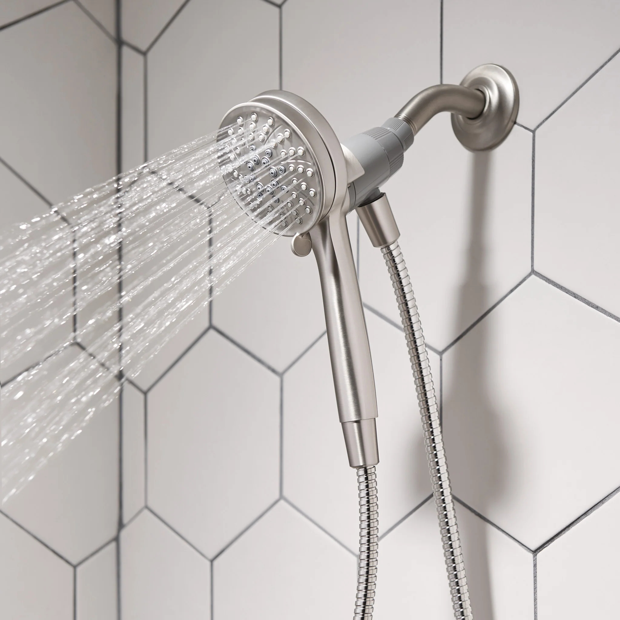 Attract With Magnetix Handheld Shower