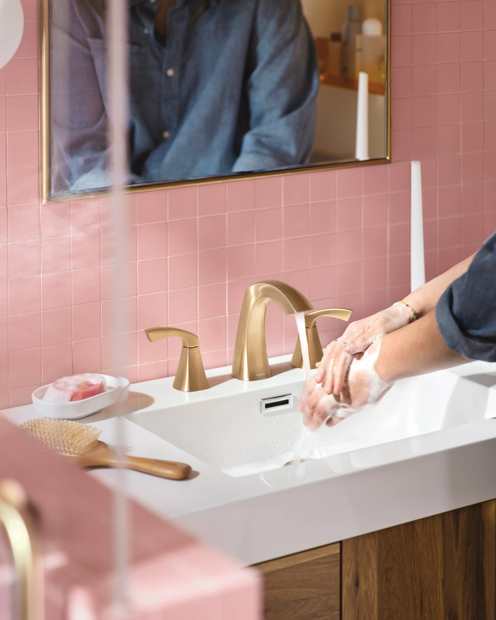 505-Lindor-Two-Handle-Widespread-Bathroom-Sink-Faucet-2.webp Lindor Two-Handle Widespread Bathroom Sink Faucet