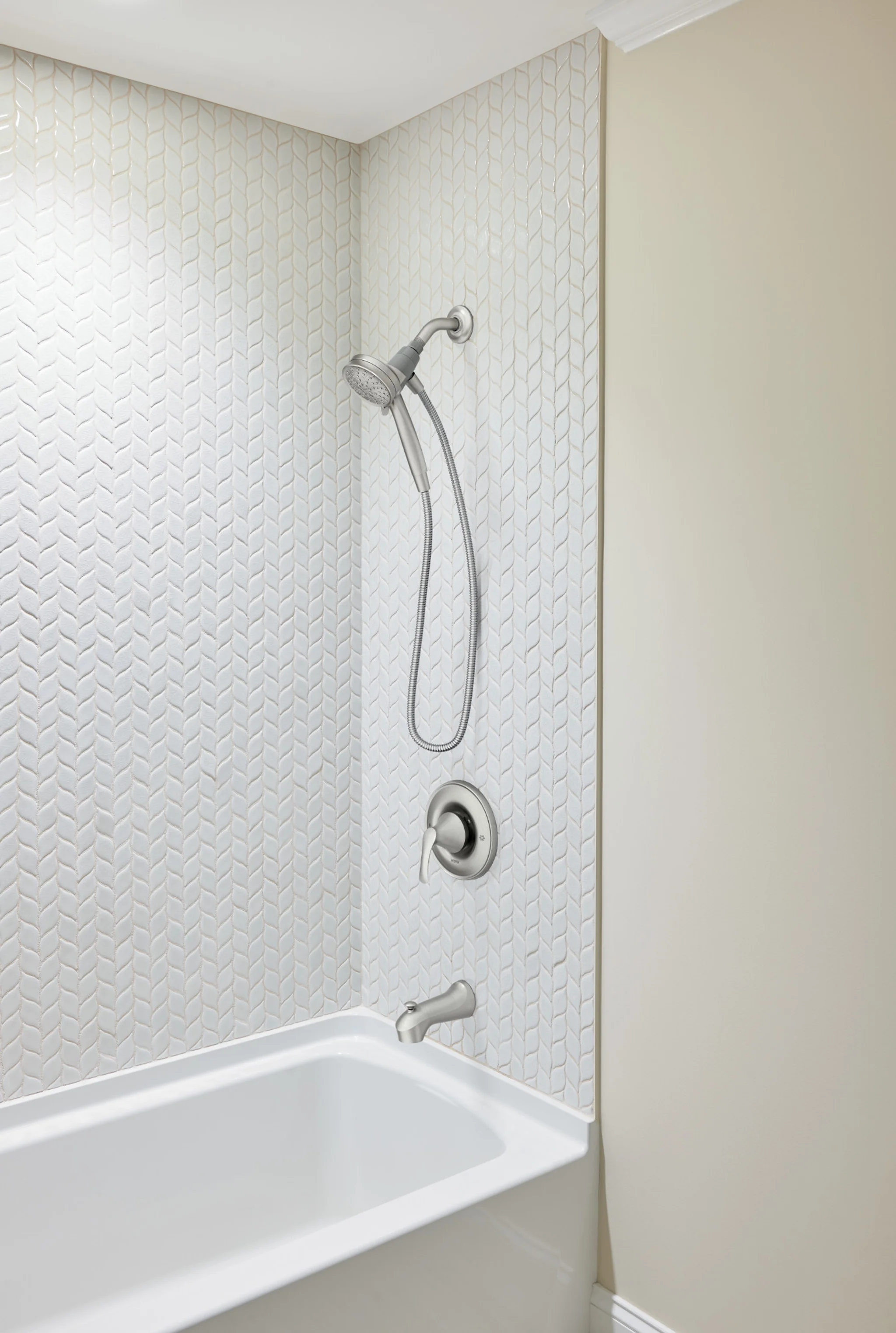 5142-DarcyTM-Tub-And-Shower-Faucet-Chrome-2.webp Darcy™ Tub And Shower Faucet Chrome