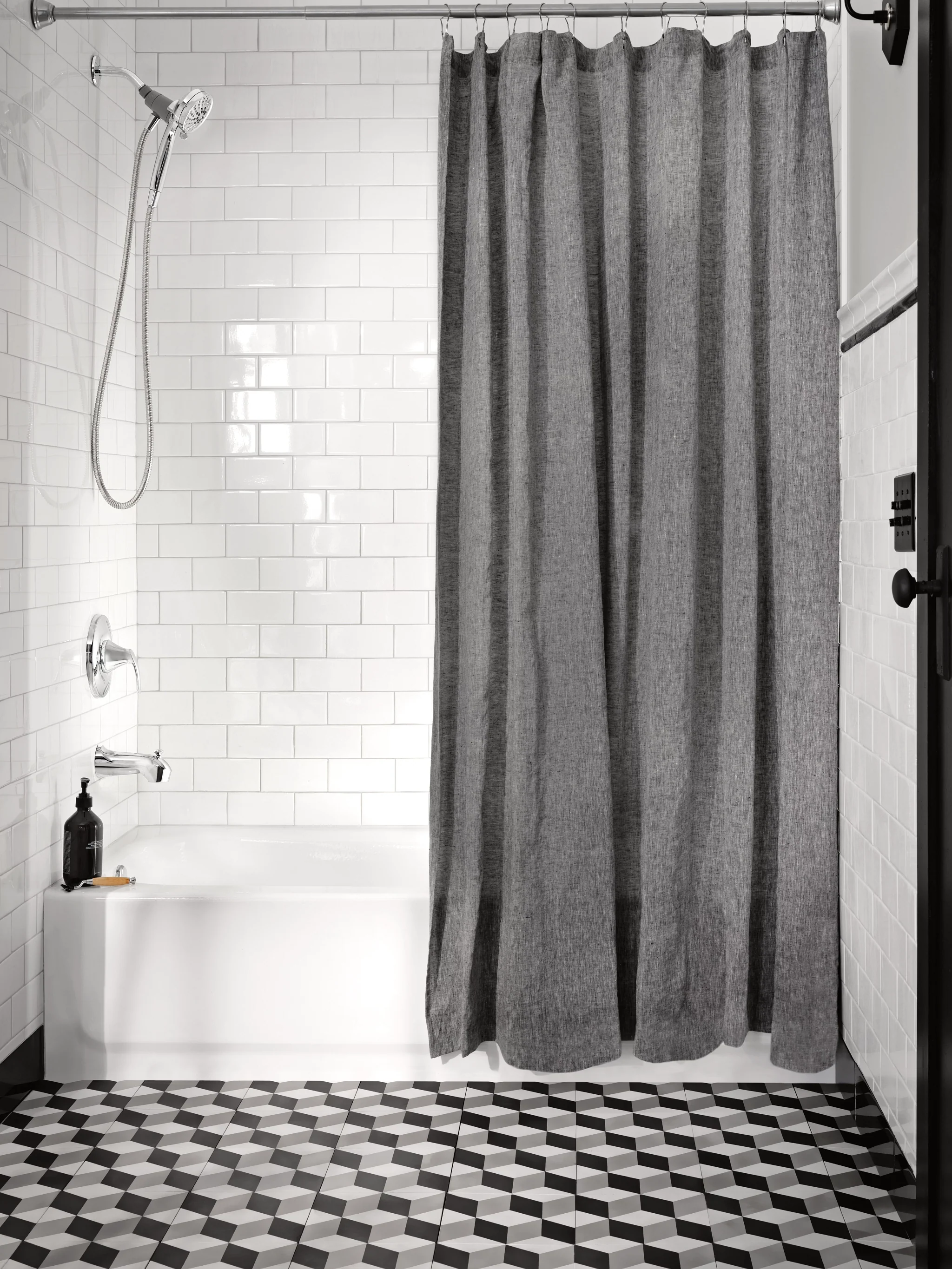 5142-DarcyTM-Tub-And-Shower-Faucet-Chrome-6.webp Darcy™ Tub And Shower Faucet Chrome