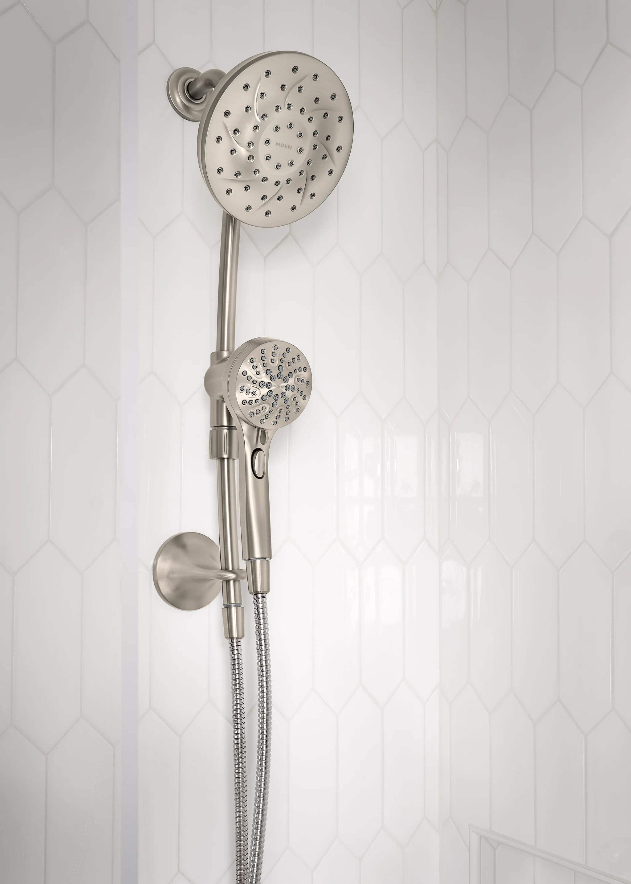 518-Engage-Six-Function-5-1-2-Diameter-Showerhead-with-Handshower-5.webp Engage Six-Function 5 1/2" Diameter Showerhead with Handshower
