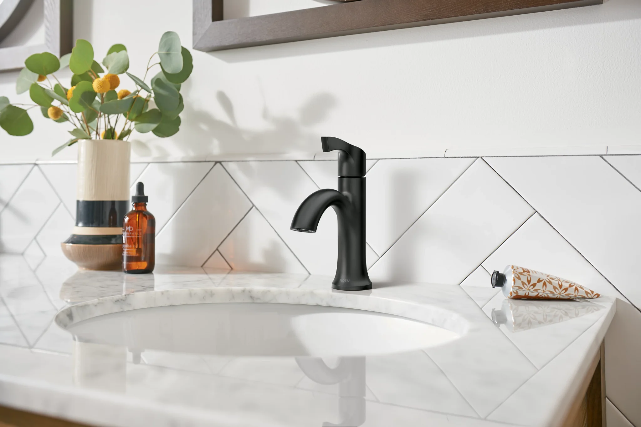 5615-KorekTM-Single-handle-Centerset-Bathroom-Sink-Faucet-2.webp Korek™ Single-handle Centerset Bathroom Sink Faucet
