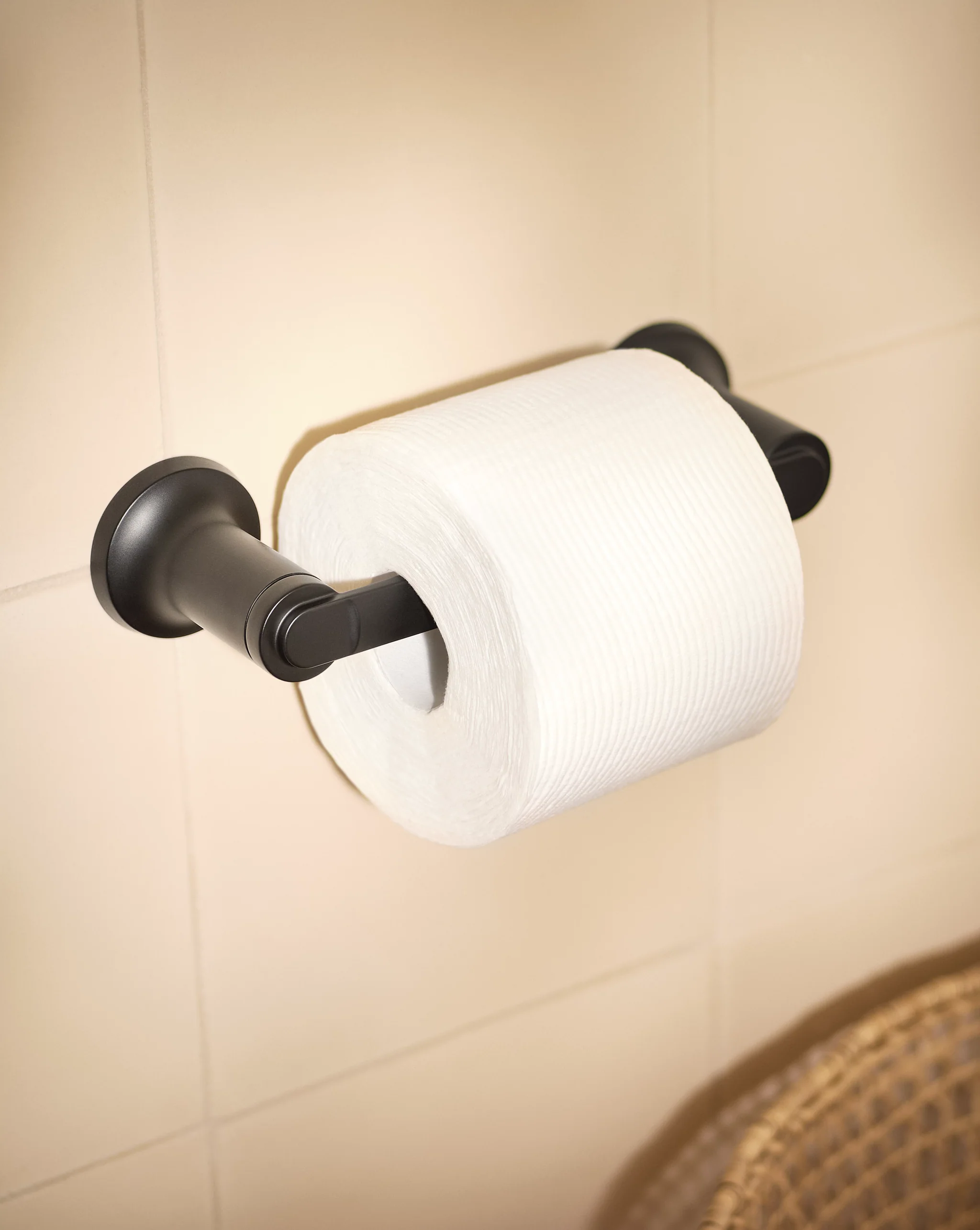 5622-Zyla-Chrome-pivoting-paper-holder-3.webp Zyla Chrome pivoting paper holder