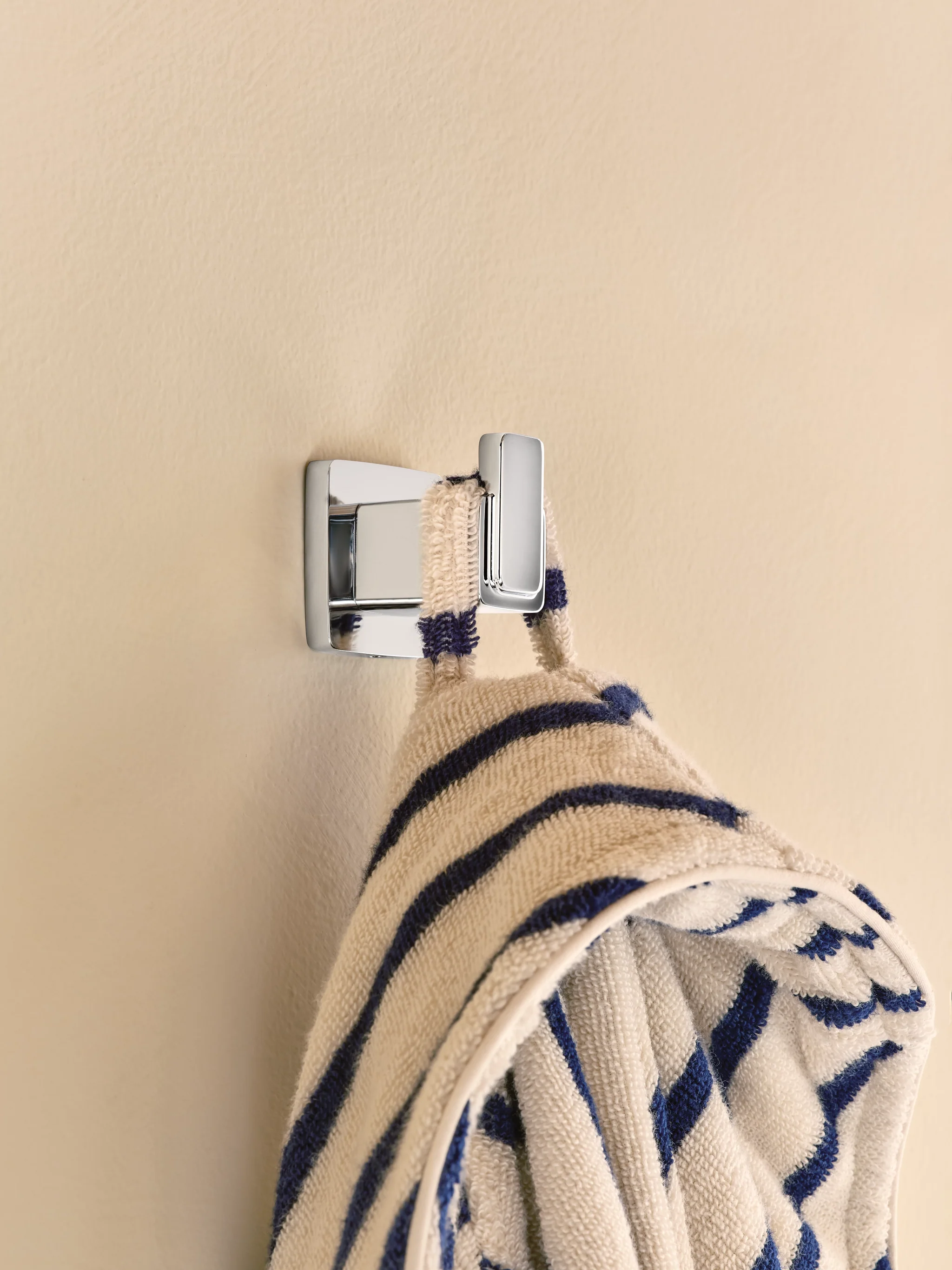 6038-Iver-Chrome-robe-hook-5.webp Iver Chrome robe hook