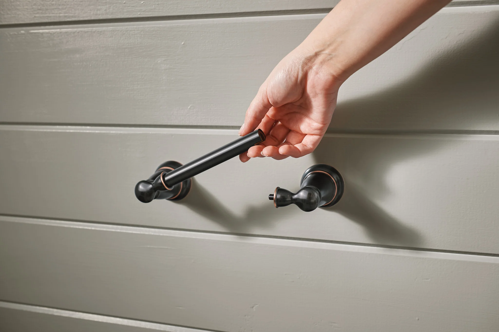 606-Banbury-Chrome-Pivoting-Toilet-Paper-Holder-3.webp Banbury Chrome Pivoting Toilet Paper Holder