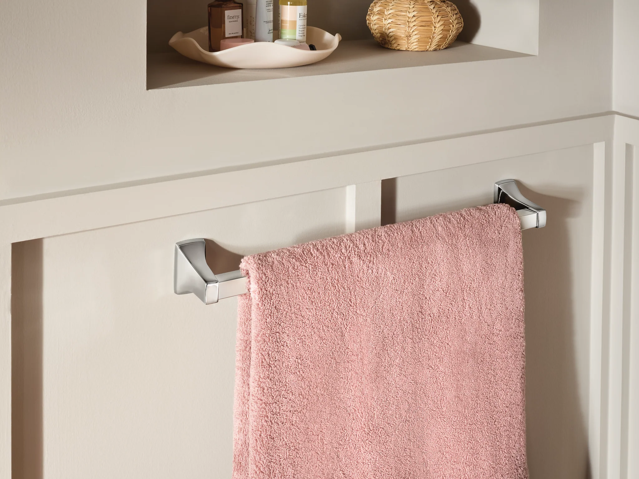 6302-Adler-Chrome-18-towel-bar-5.webp Adler Chrome 18" towel bar