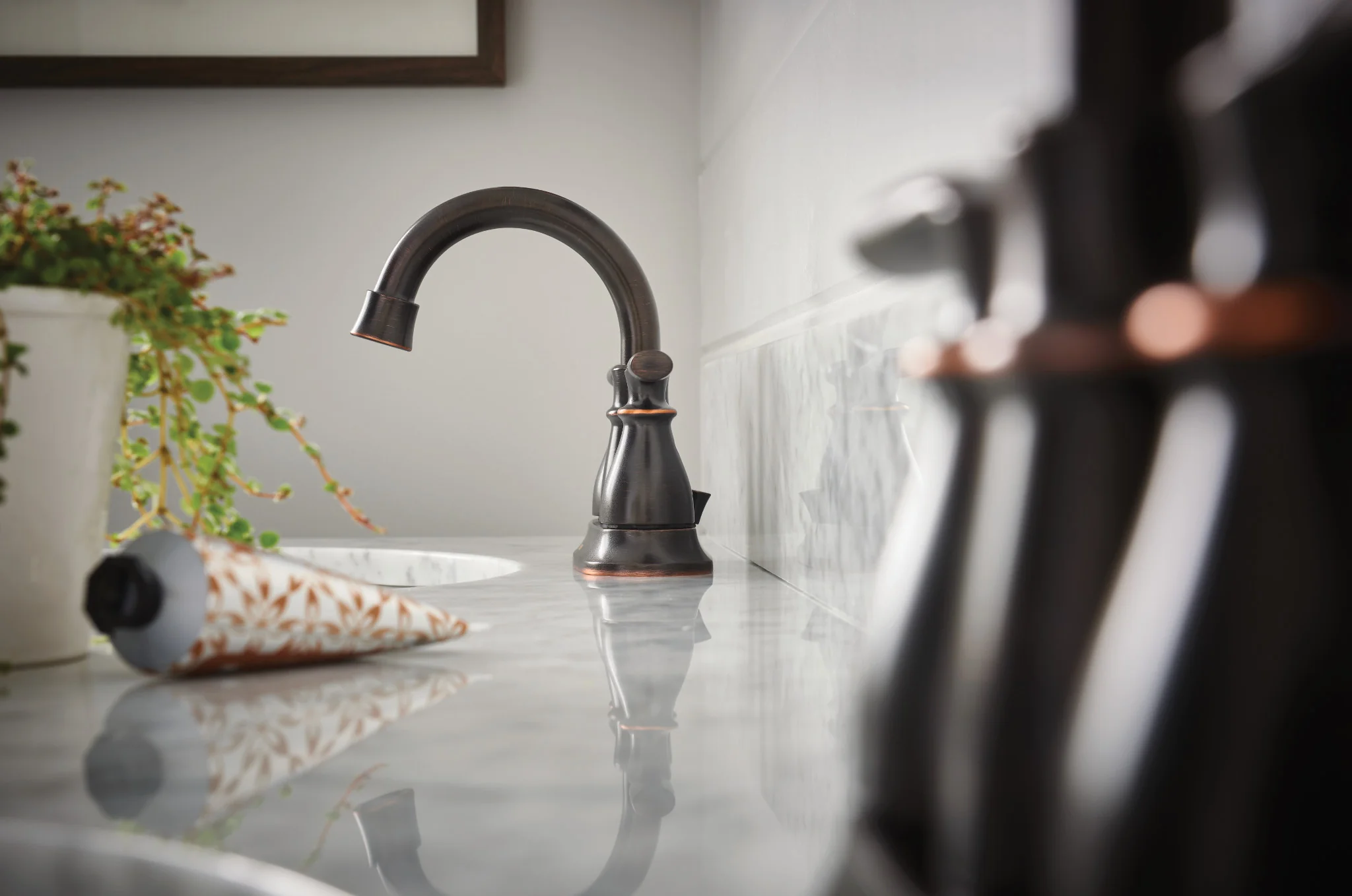 650-Hilliard-Two-handle-Centerset-Bathroom-Sink-Faucet-32.webp Hilliard Two-handle Centerset Bathroom Sink Faucet