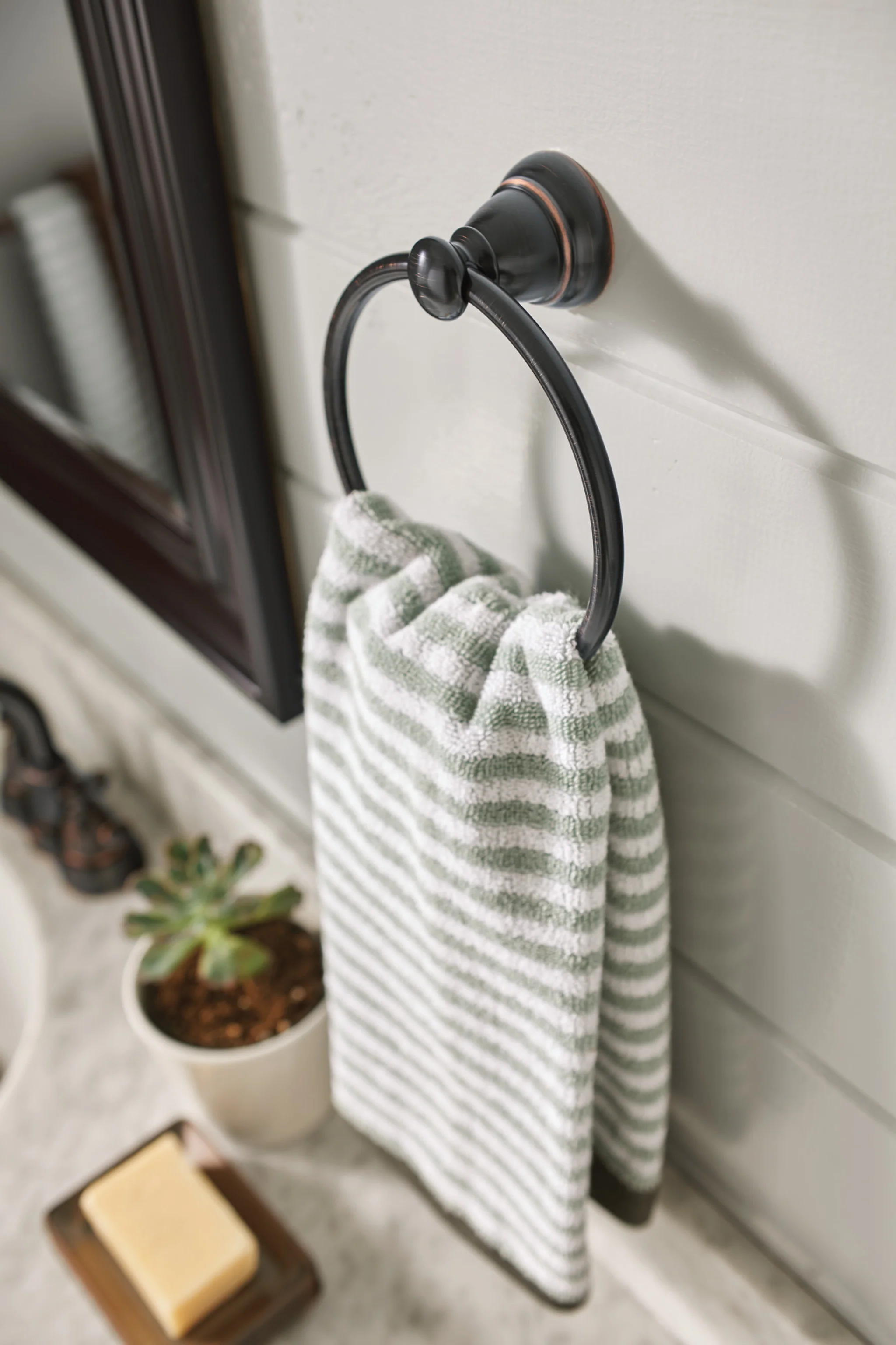 669-Banbury-Towel-Ring-7.webp Banbury Towel Ring