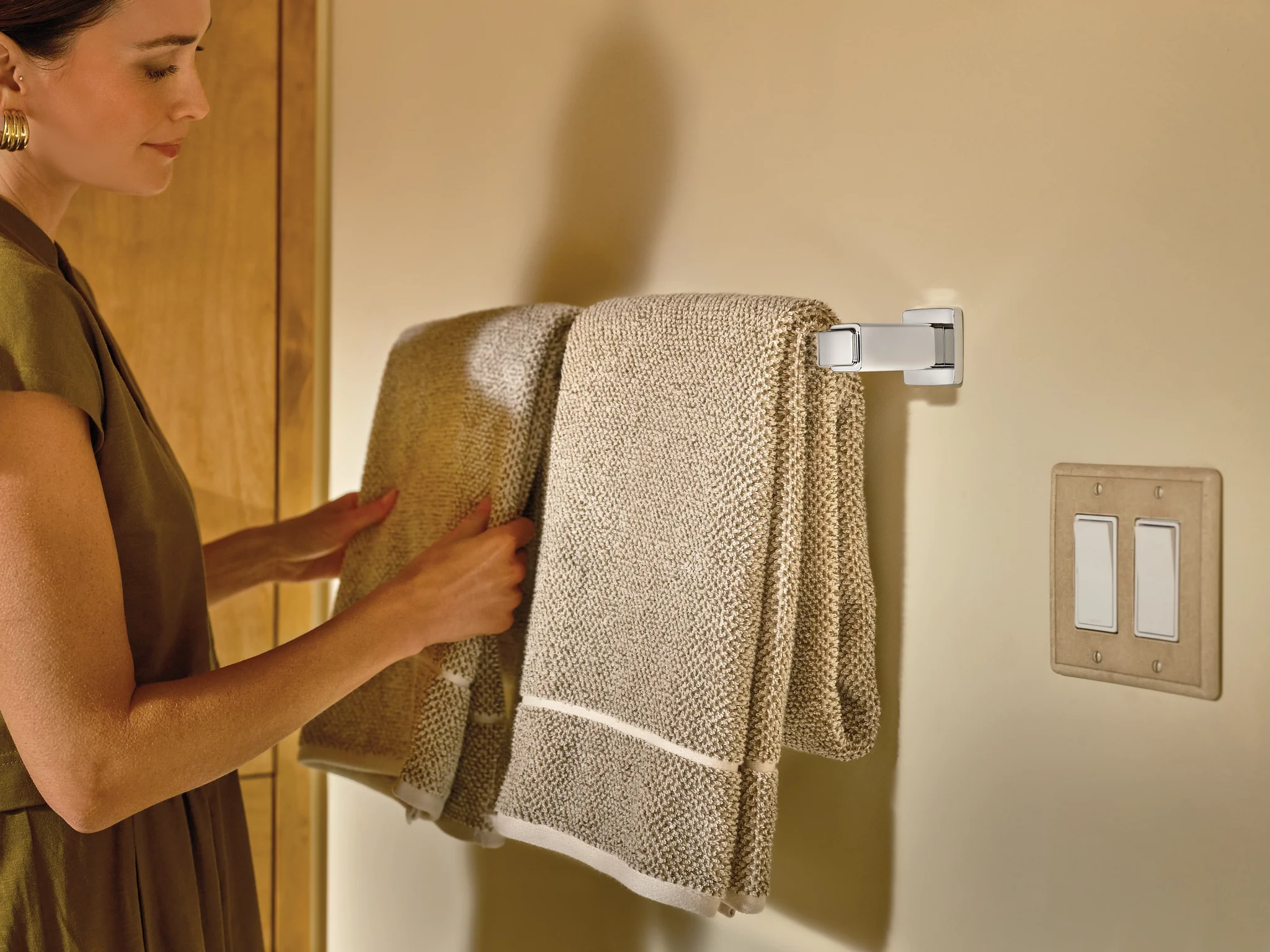 6770-Iver-Chrome-24-towel-bar-only-5.webp Iver Chrome 24" towel bar only