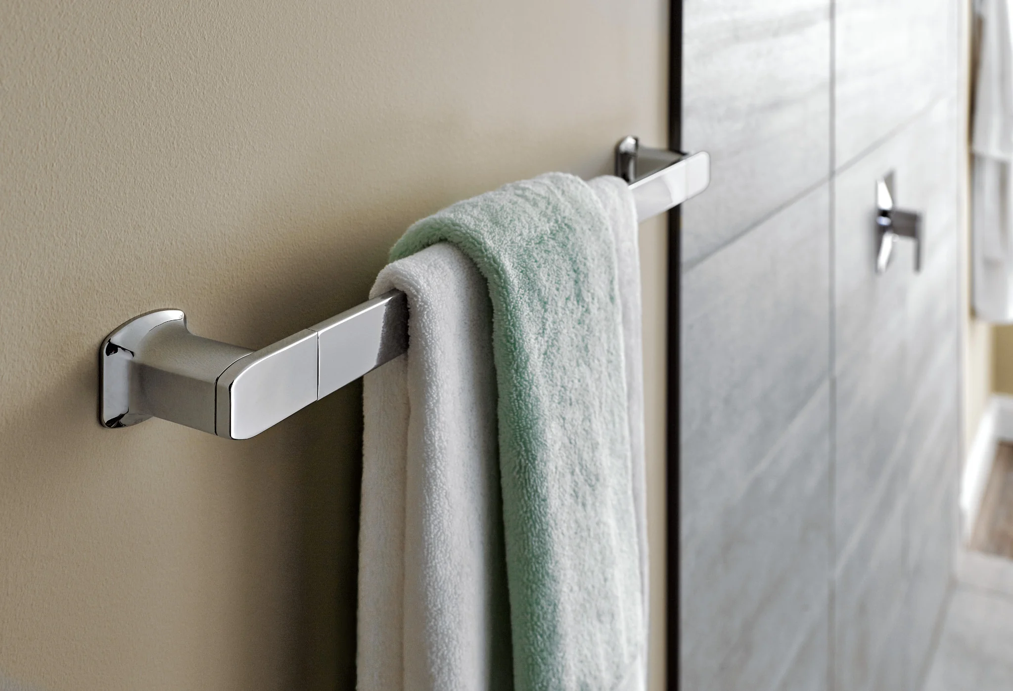 6800-Via-Chrome-24-Towel-Bar-2.webp Via Chrome 24" Towel Bar