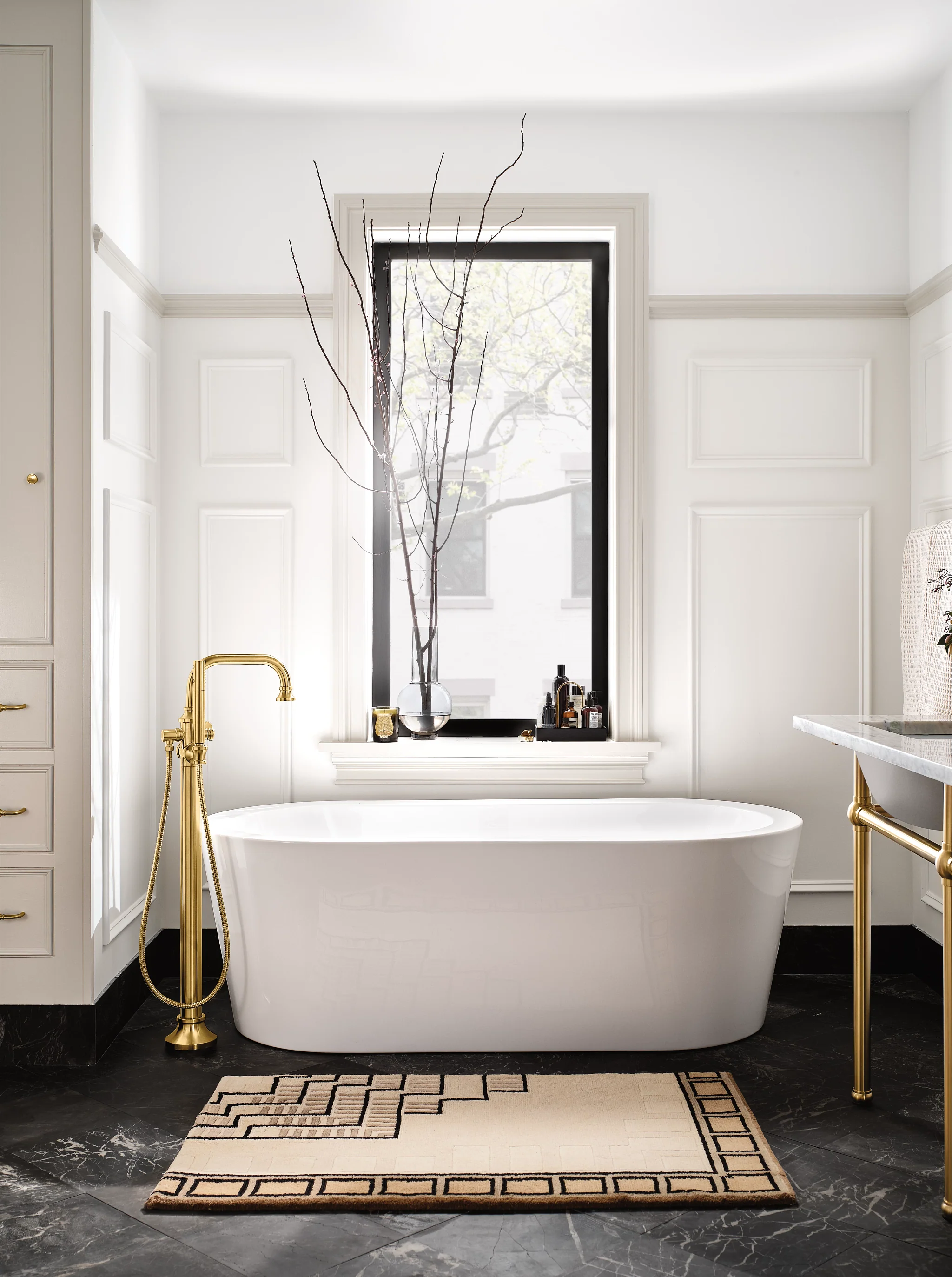 7015-Colinet-Chrome-one-handle-tub-filler-includes-hand-shower-2.webp Colinet Chrome one-handle tub filler includes hand shower