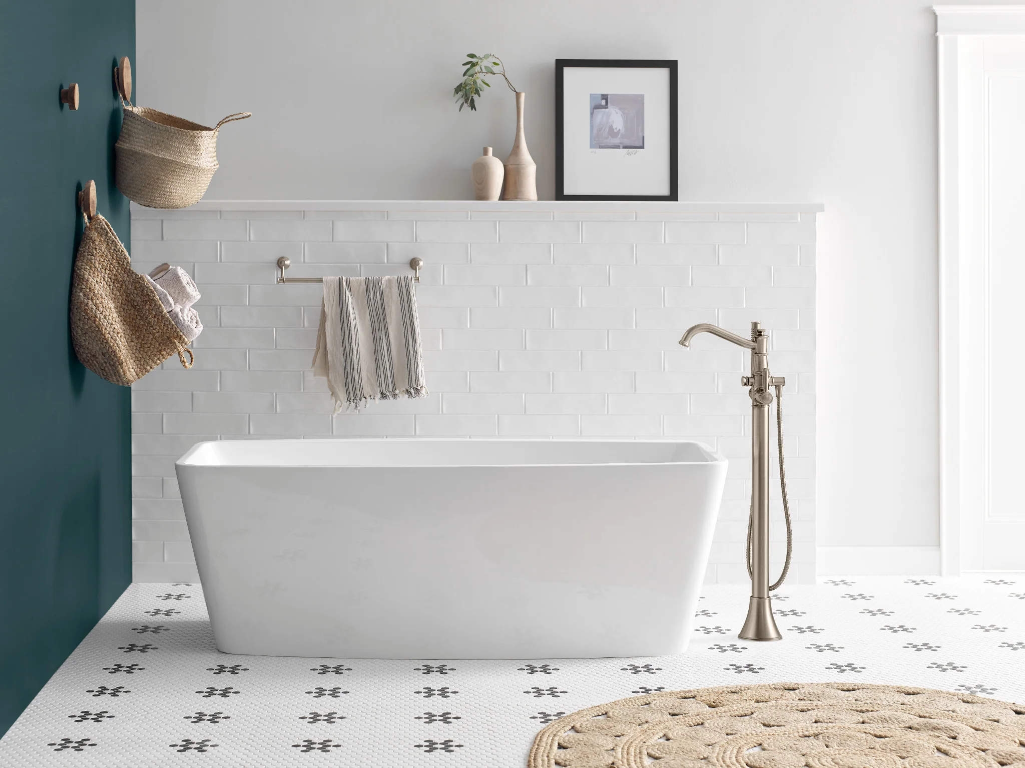 7027-Belfield-Chrome-one-handle-tub-filler-includes-hand-shower-13.webp Belfield Chrome one-handle tub filler includes hand shower