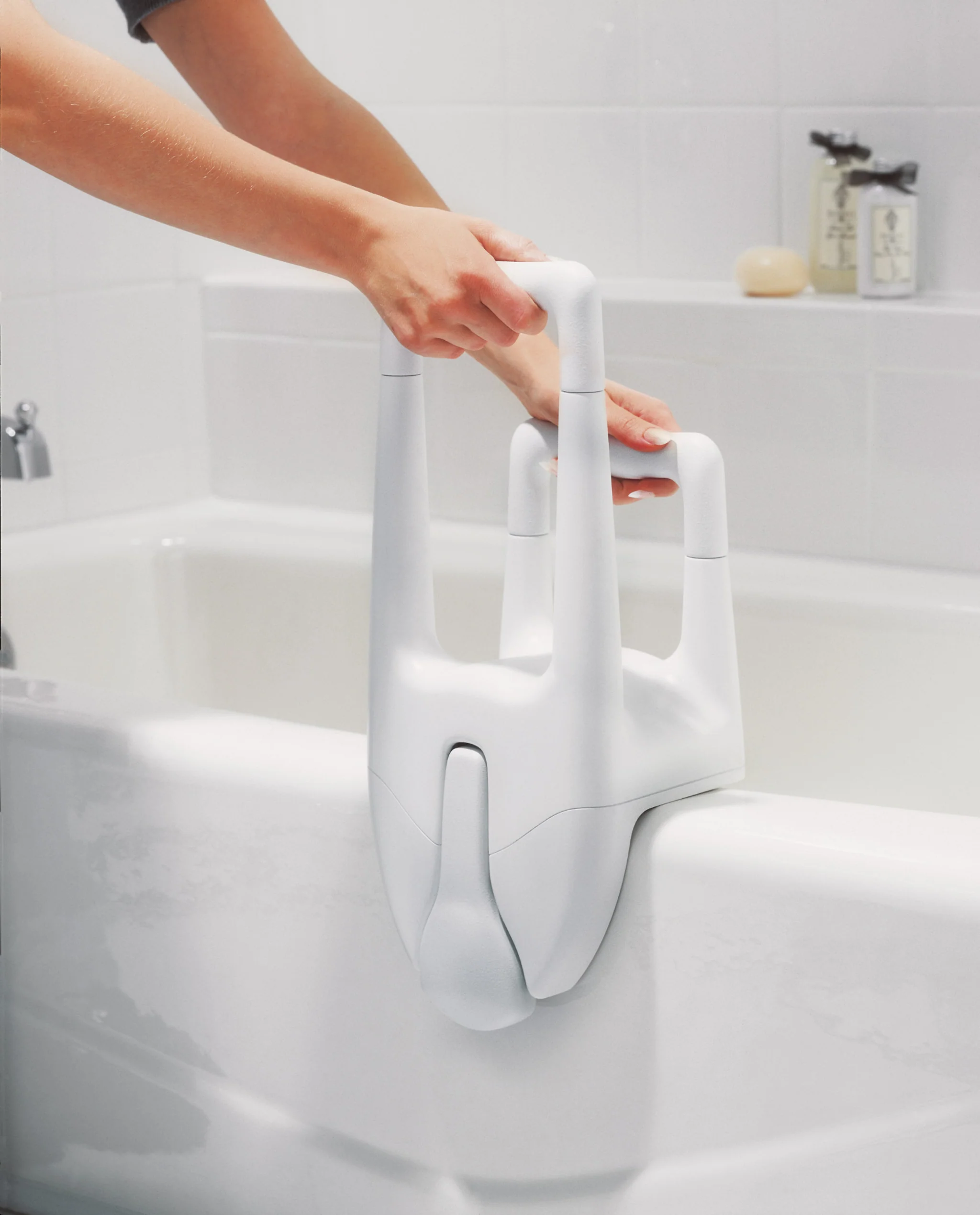 7035-Moen-Home-Care-Glacier-Tub-Grip-3.webp Moen Home Care Glacier Tub Grip