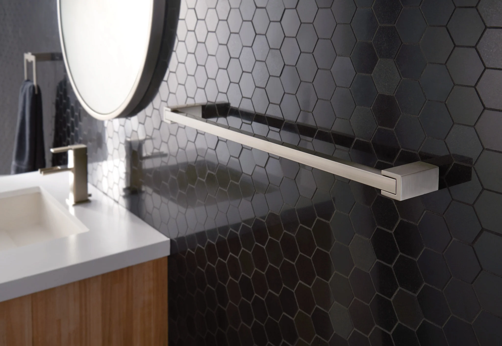 7211-Kyvos-Chrome-24-Towel-Bar-9.webp Kyvos Chrome 24" Towel Bar