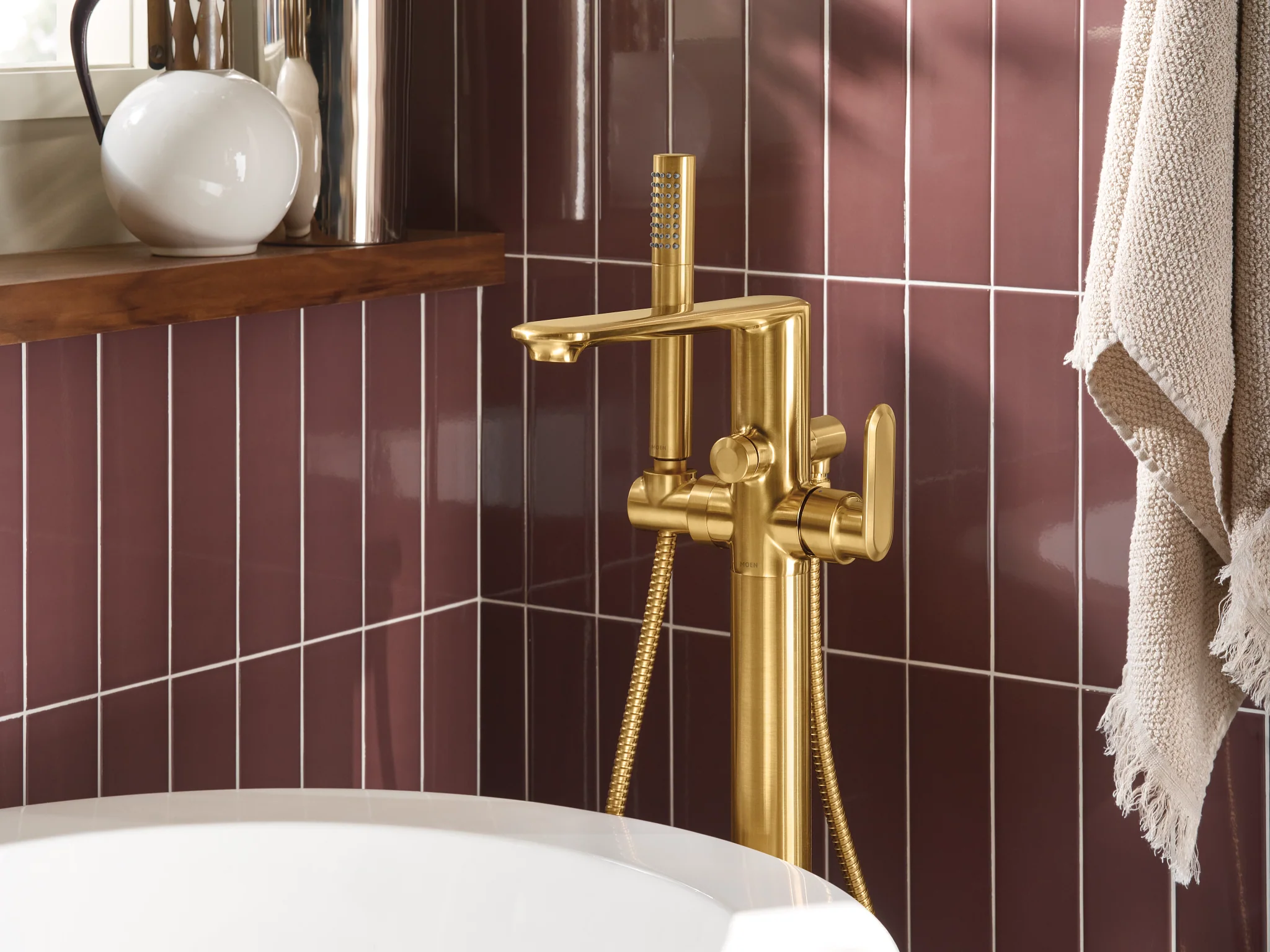 7315-Greenfield-Chrome-one-handle-tub-filler-includes-hand-shower-6.webp Greenfield Chrome one-handle tub filler includes hand shower