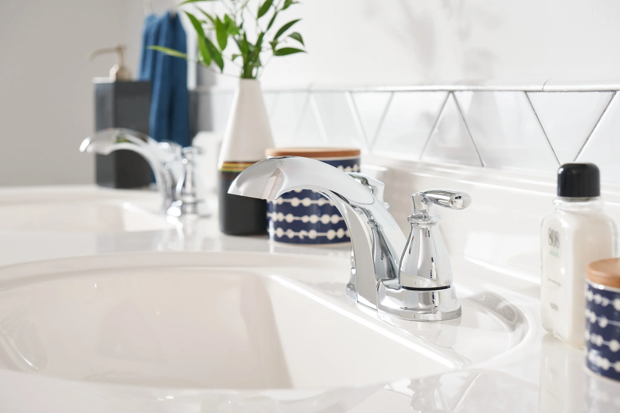 733-Hilliard-Two-handle-Centerset-Bathroom-Sink-Faucet-12.webp Hilliard Two-handle Centerset Bathroom Sink Faucet