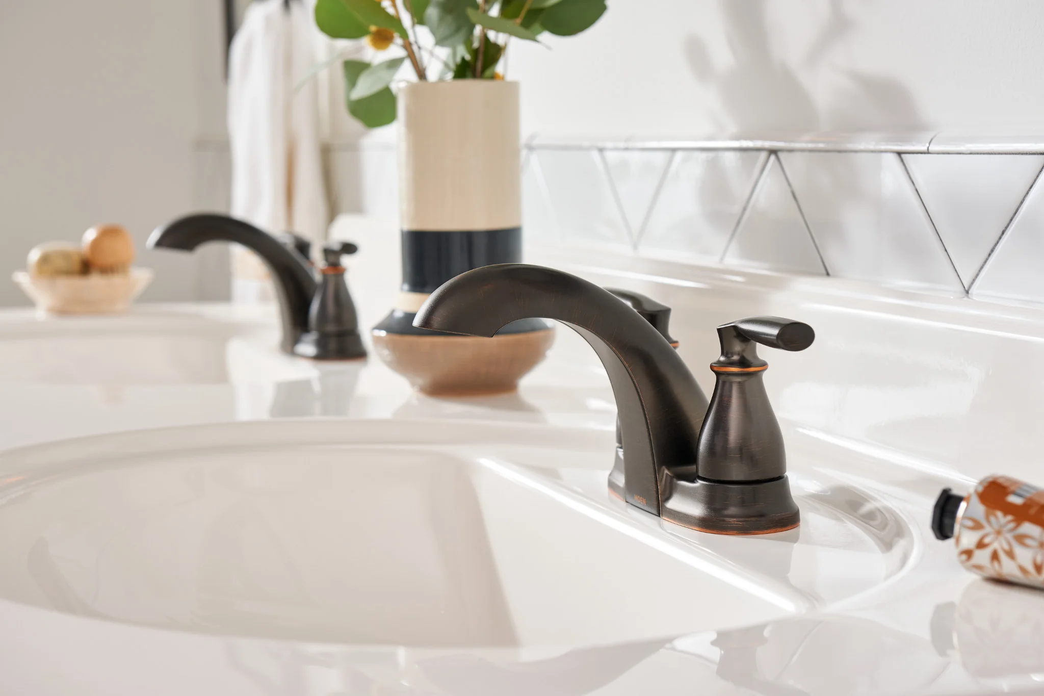 733-Hilliard-Two-handle-Centerset-Bathroom-Sink-Faucet-30.webp Hilliard Two-handle Centerset Bathroom Sink Faucet