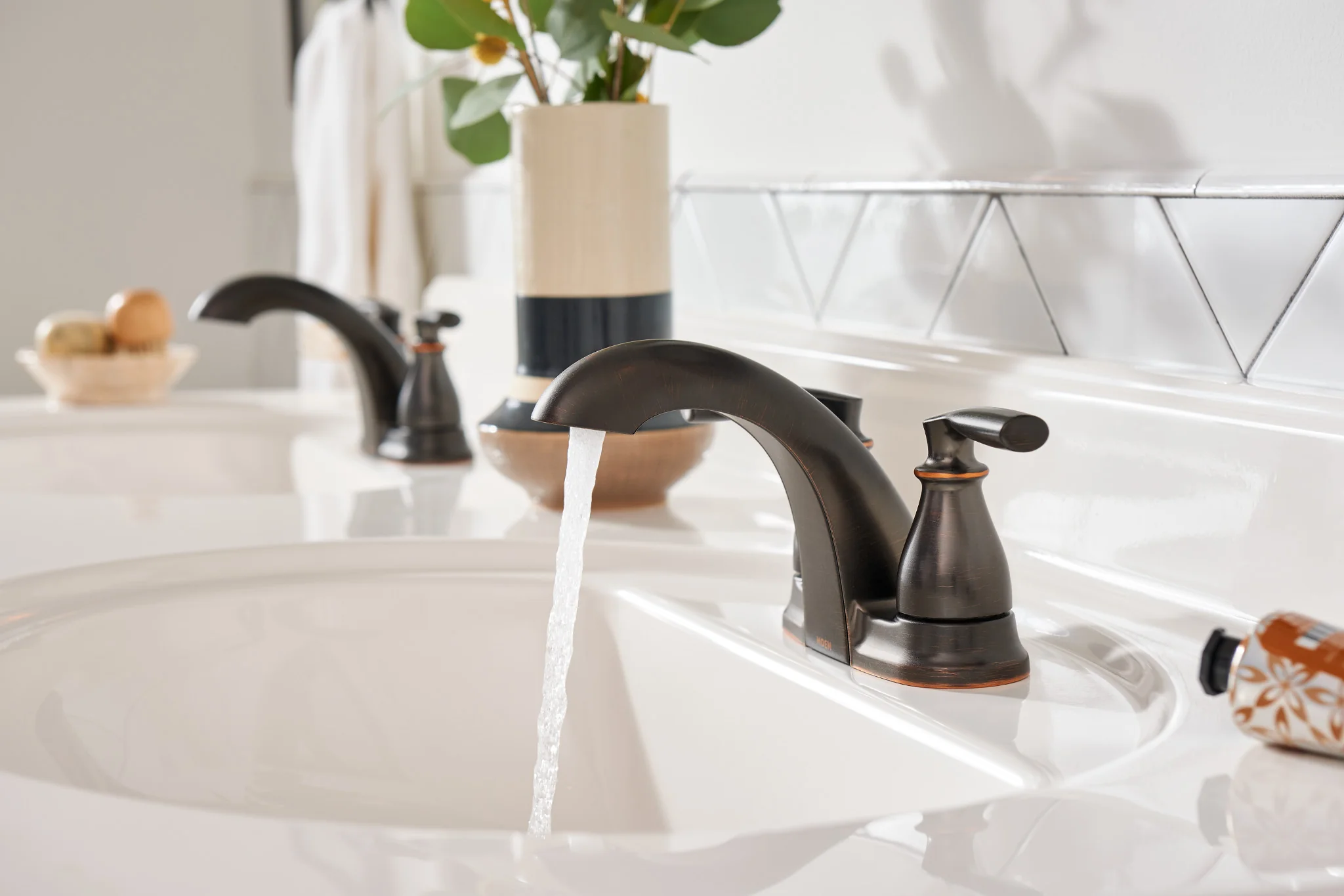 733-Hilliard-Two-handle-Centerset-Bathroom-Sink-Faucet-31.webp Hilliard Two-handle Centerset Bathroom Sink Faucet