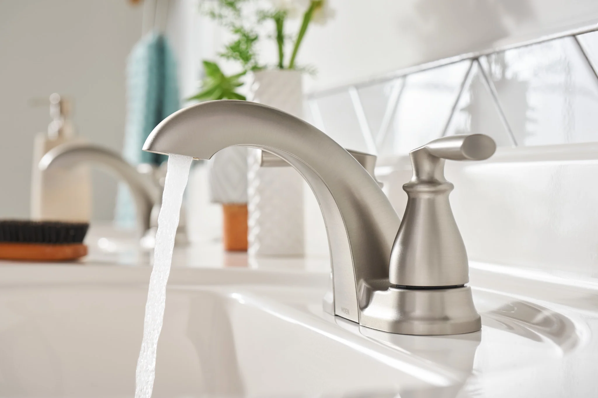 733-Hilliard-Two-handle-Centerset-Bathroom-Sink-Faucet-9.webp Hilliard Two-handle Centerset Bathroom Sink Faucet