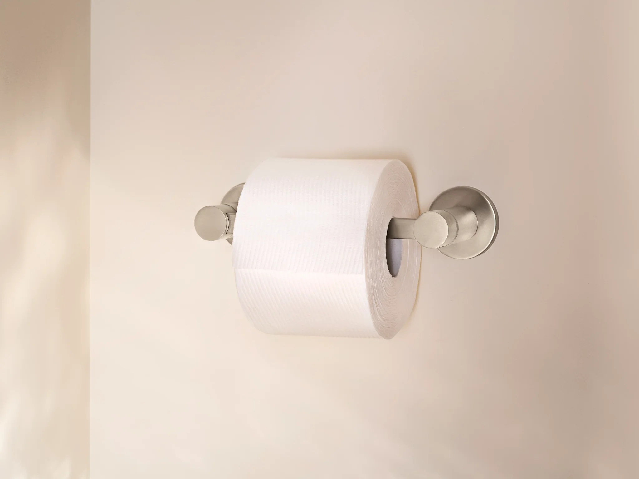 738-Avri-Chrome-pivoting-paper-holder-3.webp Avri Chrome pivoting paper holder