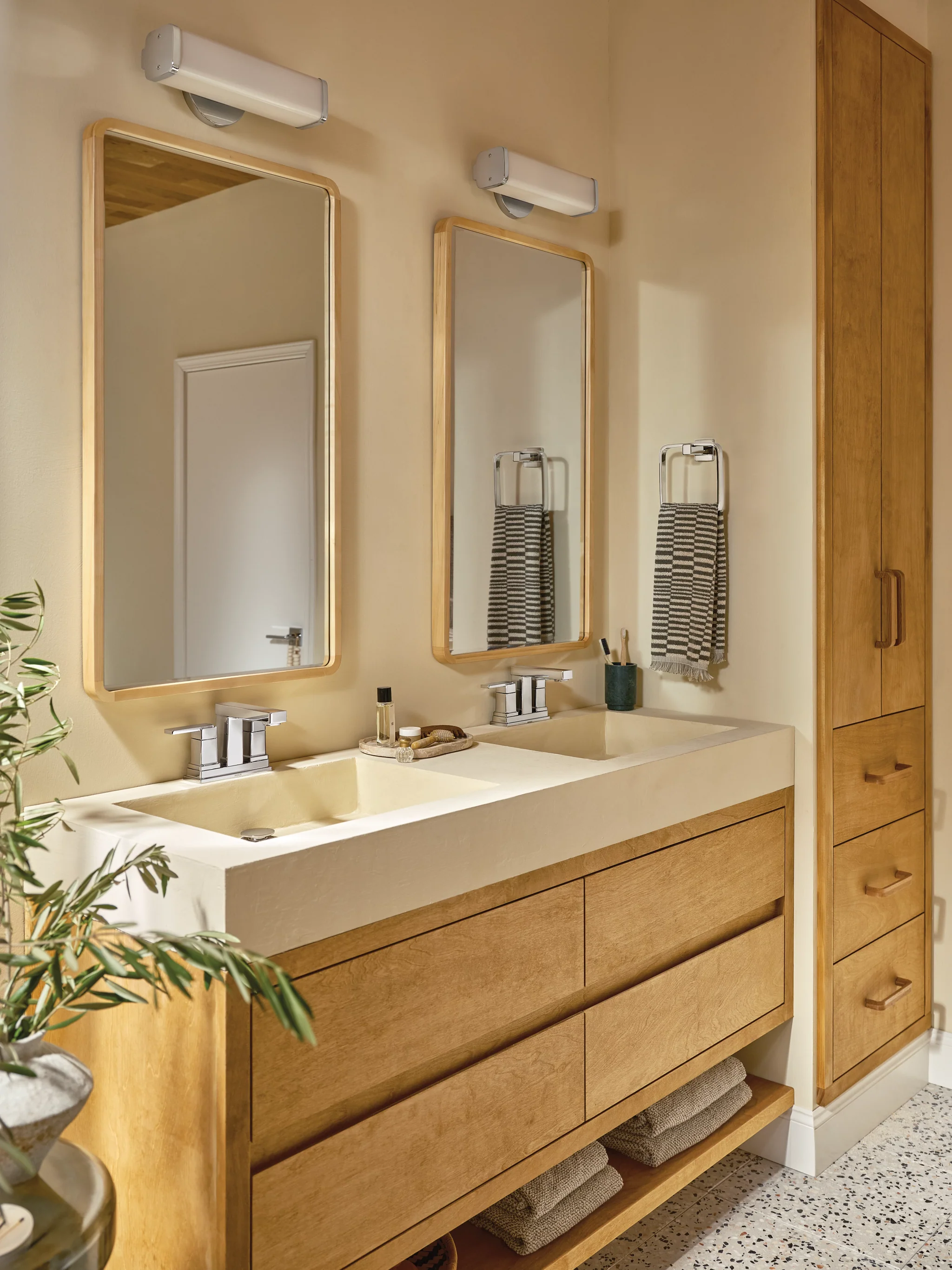 7721-Iver-Chrome-one-globe-bath-light-10.webp Iver Chrome one globe bath light