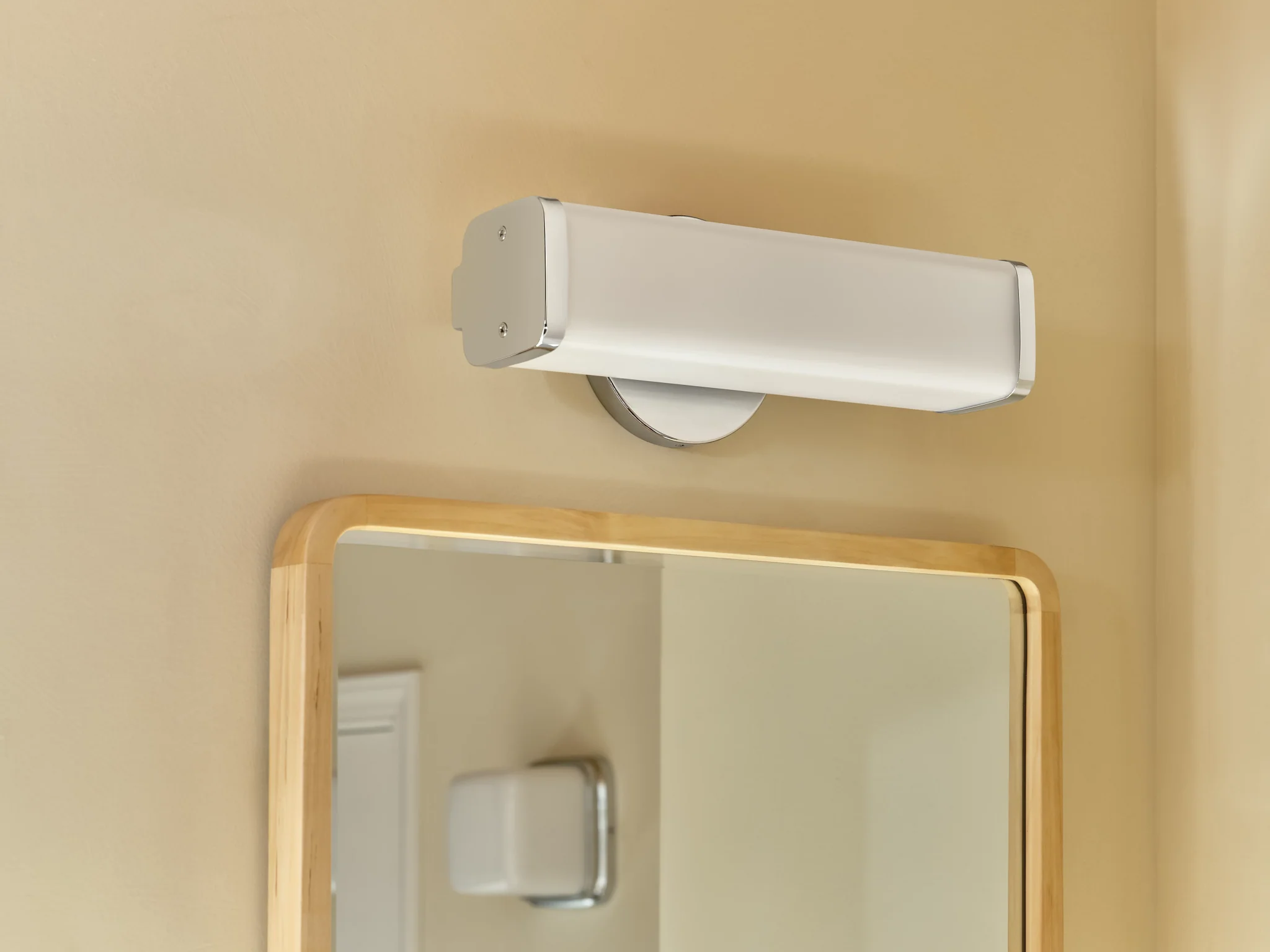 7721-Iver-Chrome-one-globe-bath-light-5.webp Iver Chrome one globe bath light