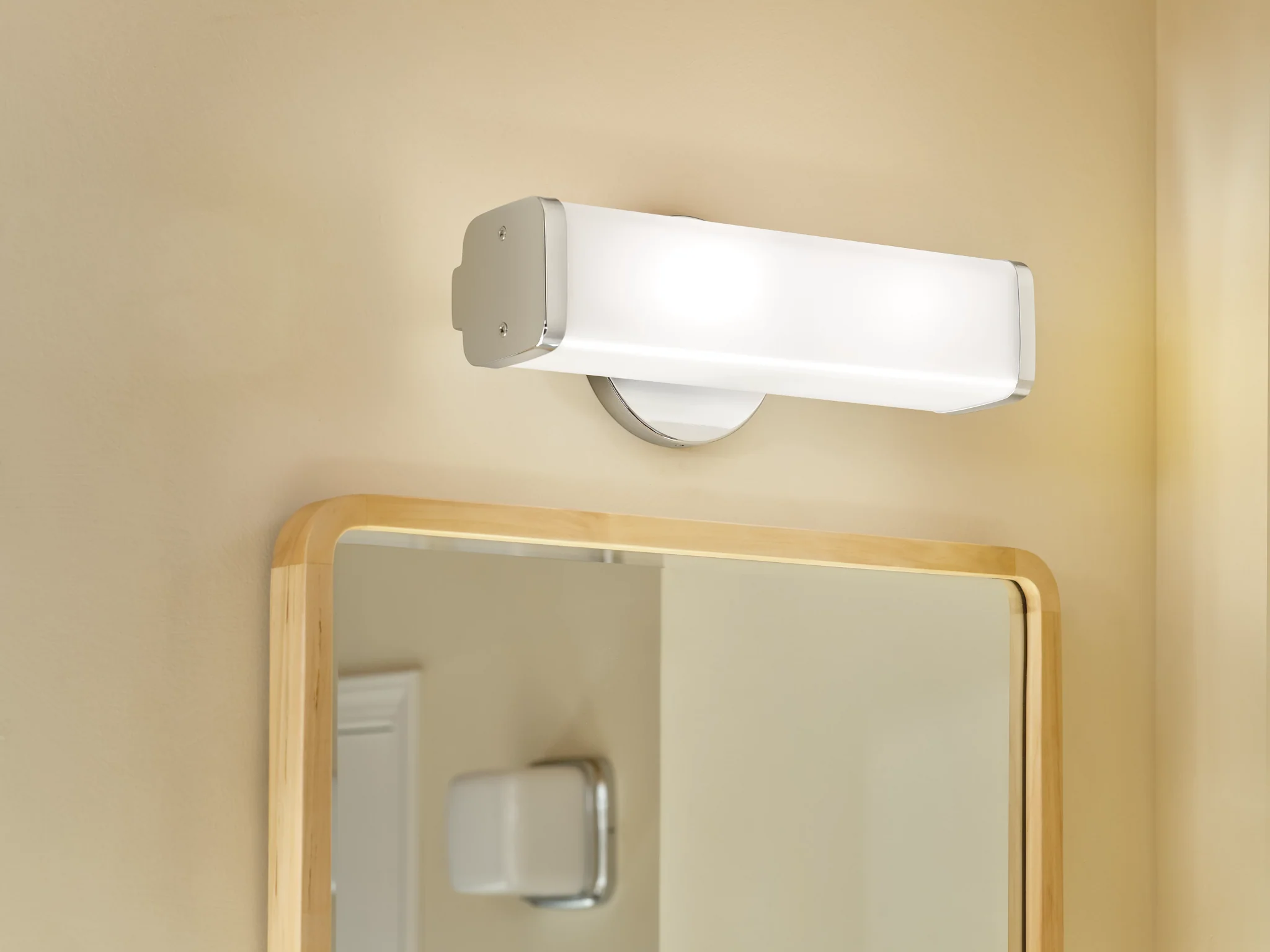 7721-Iver-Chrome-one-globe-bath-light-6.webp Iver Chrome one globe bath light