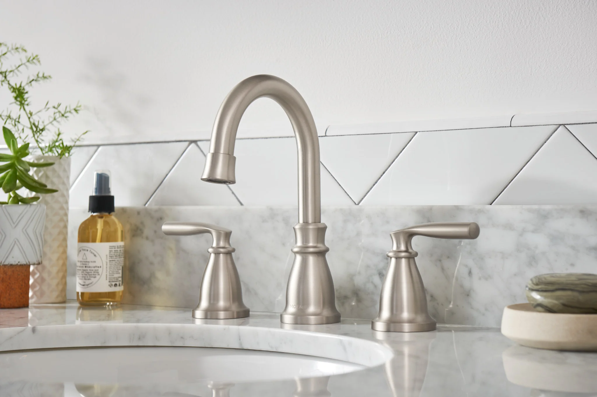 813-Hilliard-Two-Handle-Widespread-Bathroom-Sink-Faucet-8.webp Hilliard Two-Handle Widespread Bathroom Sink Faucet