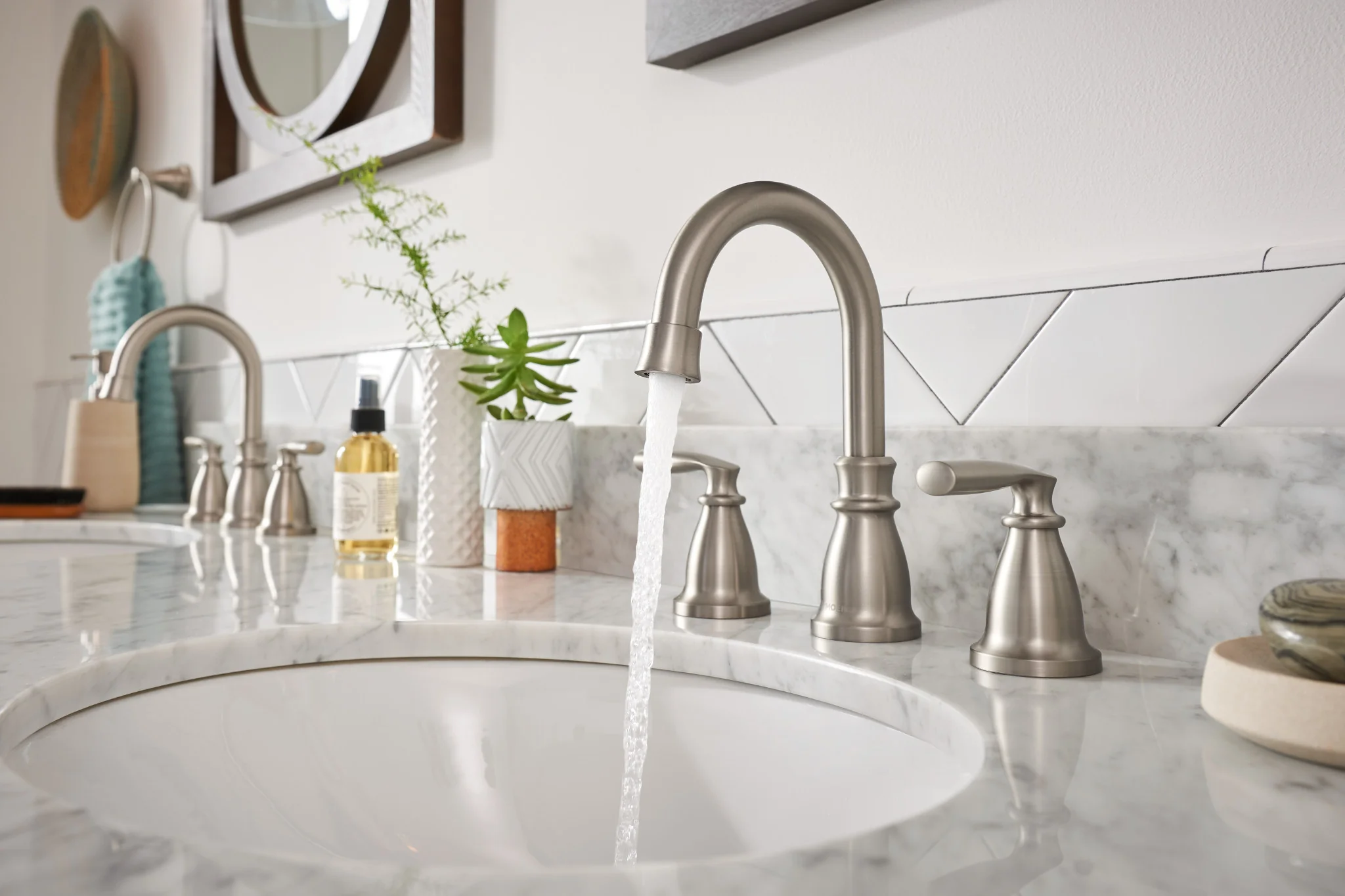 813-Hilliard-Two-Handle-Widespread-Bathroom-Sink-Faucet-9.webp Hilliard Two-Handle Widespread Bathroom Sink Faucet