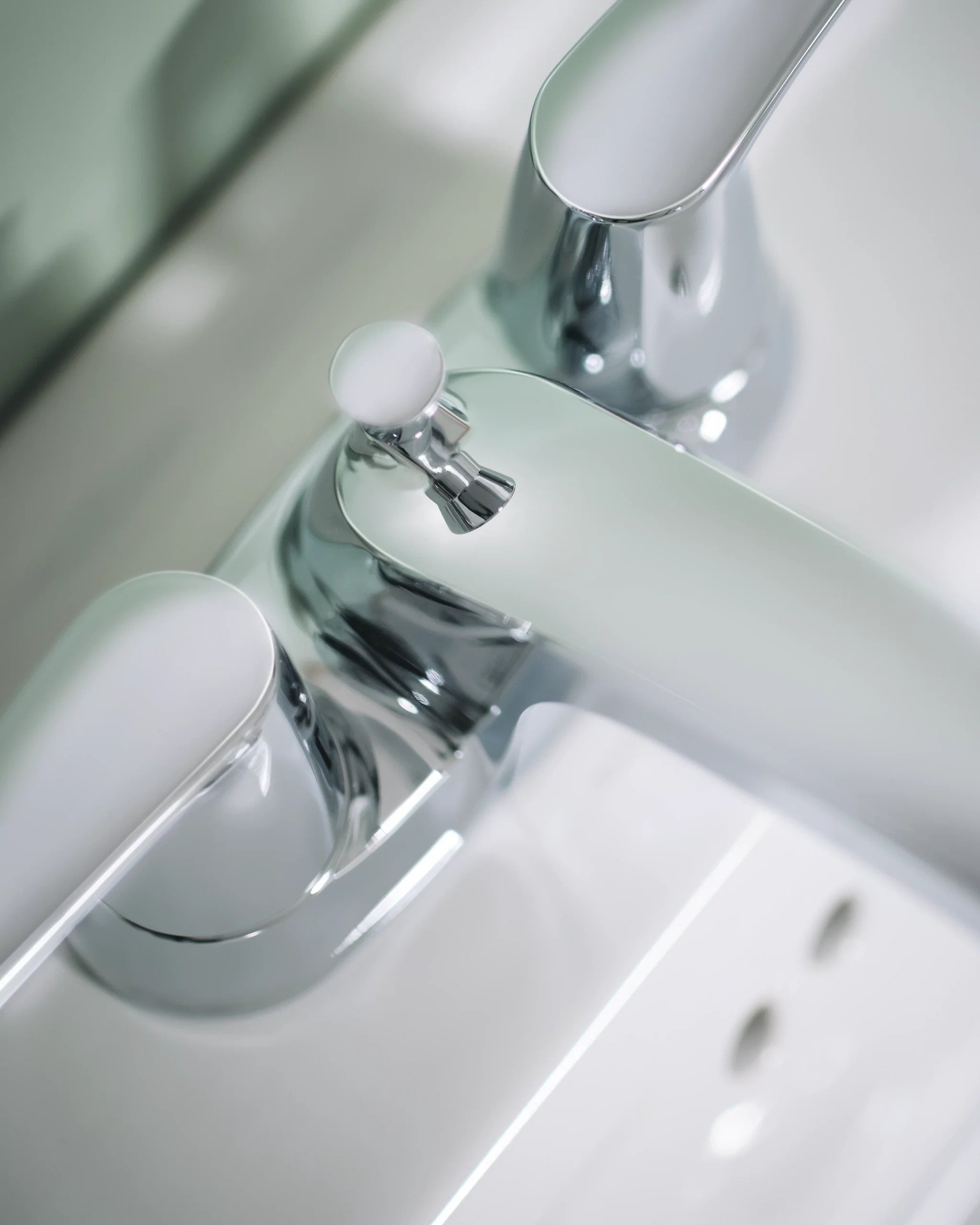 8706-Chateau-Chrome-two-handle-low-arc-bathroom-faucet-3.webp Chateau Chrome two-handle low arc bathroom faucet