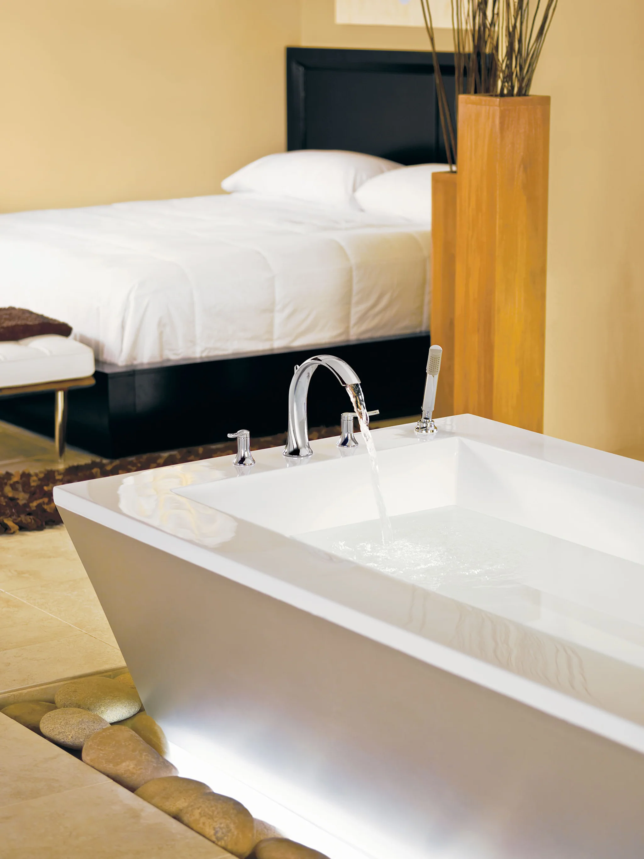 9270-Fina-Chrome-two-handle-high-arc-roman-tub-faucet-includes-hand-shower-3.webp Fina Chrome two-handle high arc roman tub faucet includes hand shower