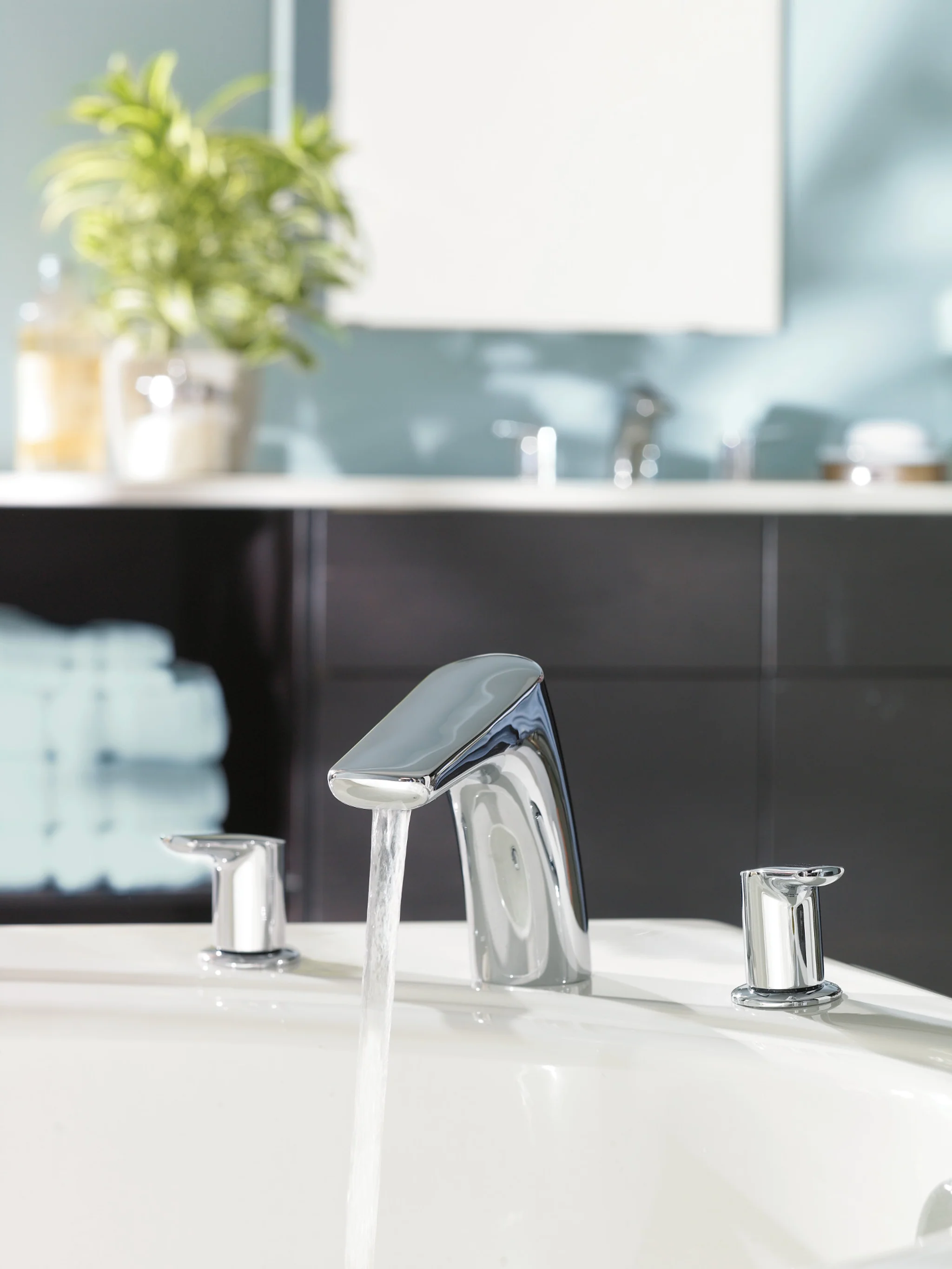 9381-Method-Chrome-Two-Handle-Low-Arc-Roman-Tub-Faucet-3.webp Method Chrome Two-Handle Low Arc Roman Tub Faucet