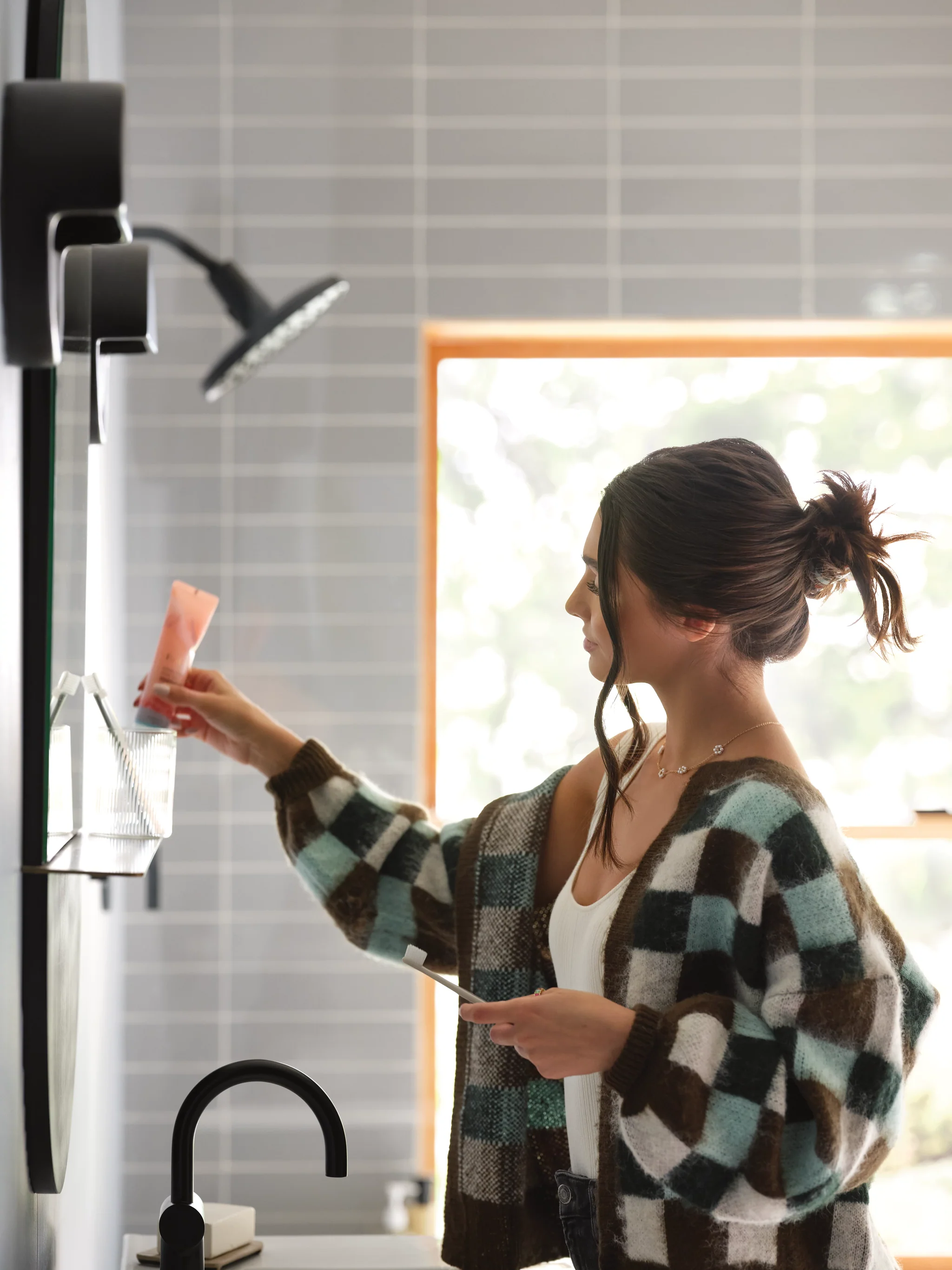 946-Verso-Adjustable-9-Diameter-Spray-Head-Rainshower-37.webp Verso Adjustable 9" Diameter Spray Head Rainshower